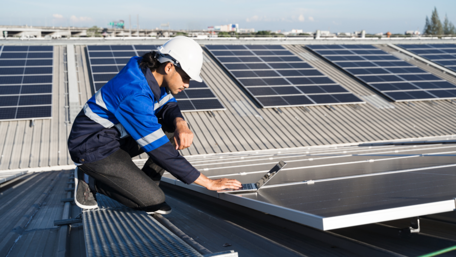 Rooftop solar installer