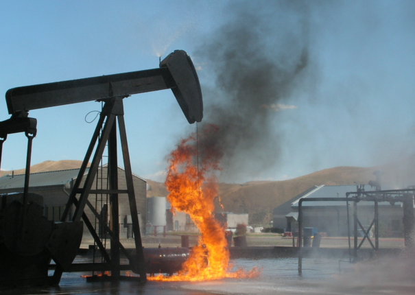 Oil pumpjack on fire. Photo by Canva.